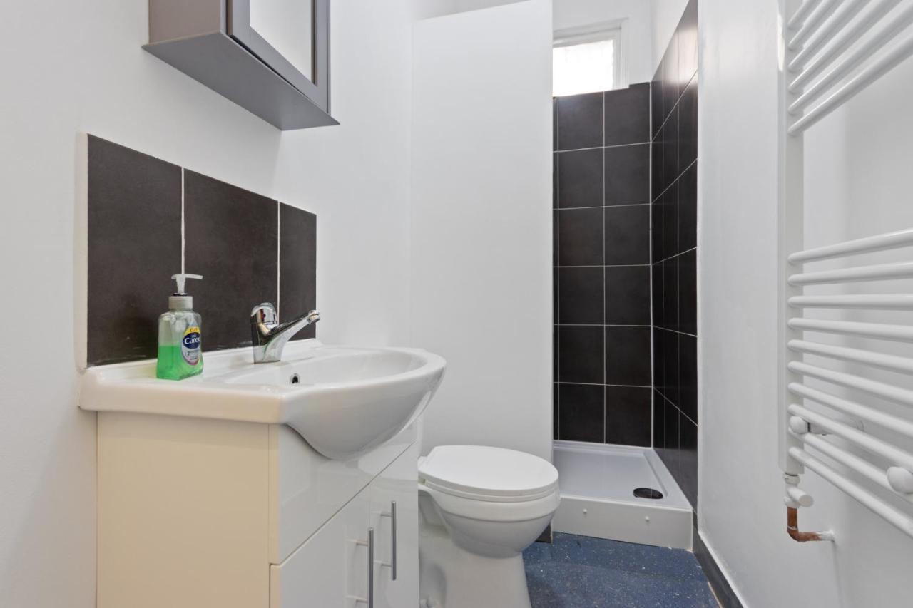 Fantastic 2Bd Barking Stay With Links To The City! Лондон Экстерьер фото